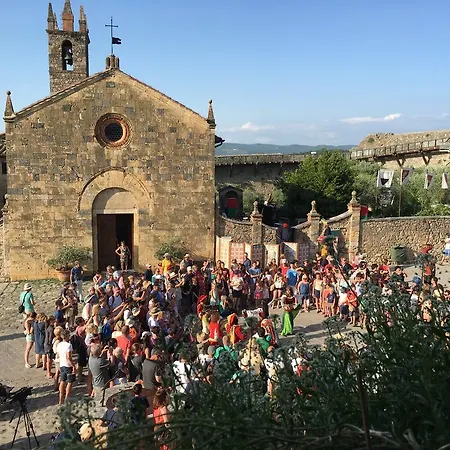 ベッド・アンド・ブレックファスト In Piazza モンテリッジョーニ