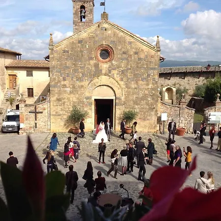 In Piazza * Monteriggioni